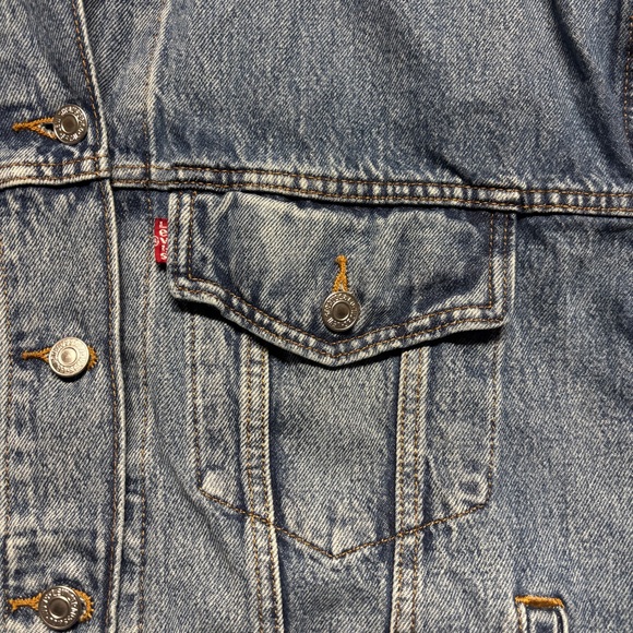 Levi's Classic Blue Denim Jacket - Picture 2 of 8